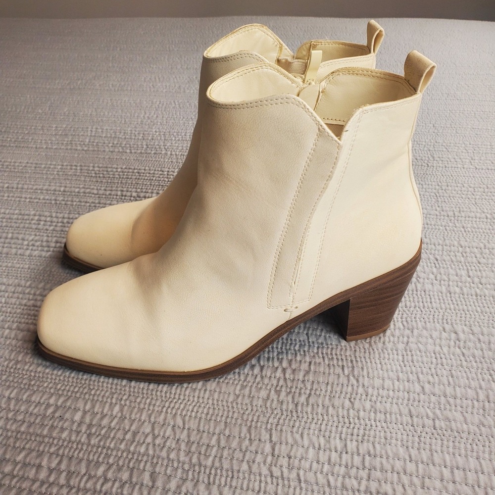 Torrid Ankle Boots Women 8WW Cream Square Toe Faux Leather Block Heel 40040014